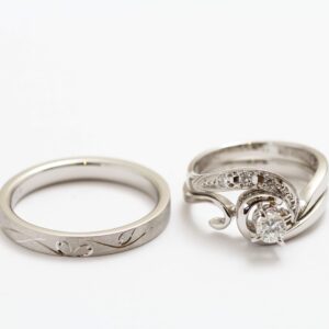 お母様から継承された指輪を婚約リングへ。新たに結婚指輪を製作しました。