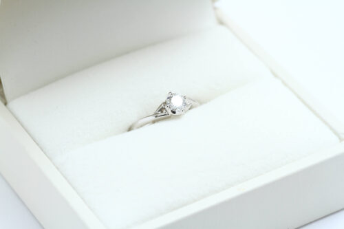 フルオーダーメイドのダイヤモンドの婚約指輪