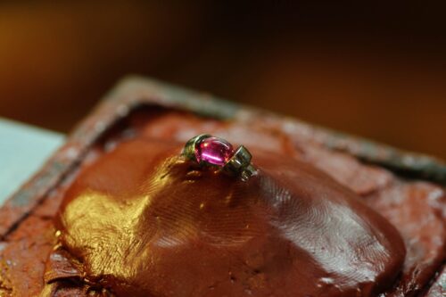 ピンクトルマリンのリング　宝石のセッティング