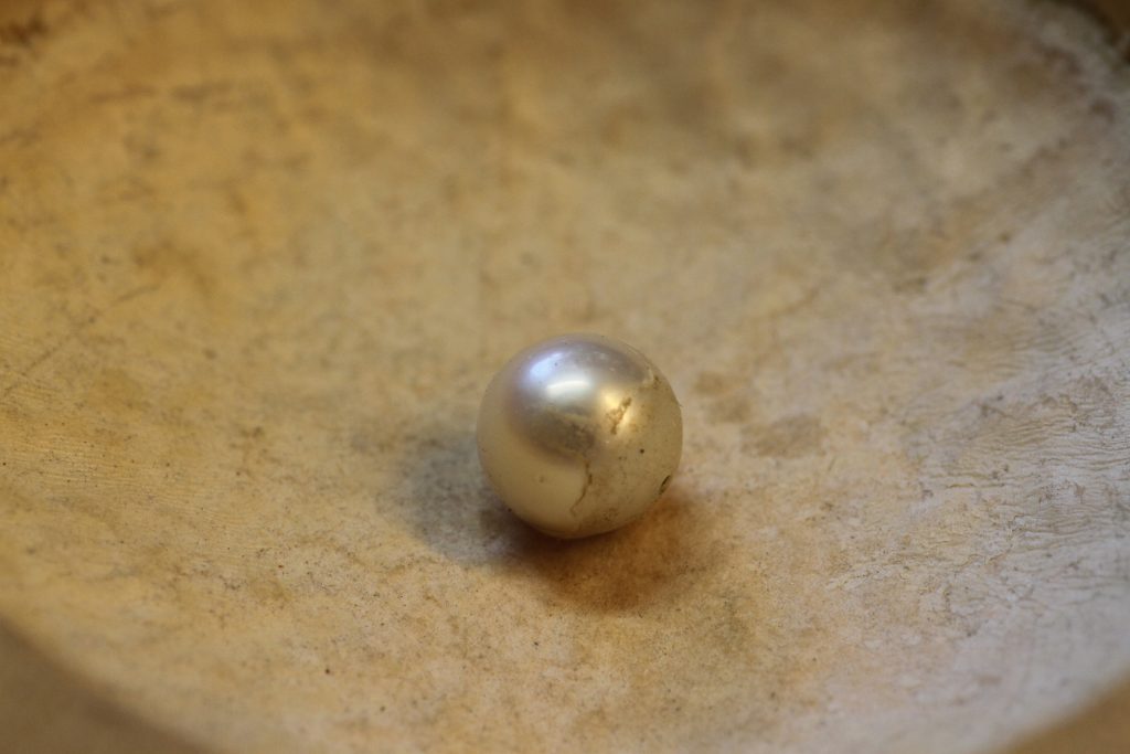 枠から外した真珠の状態