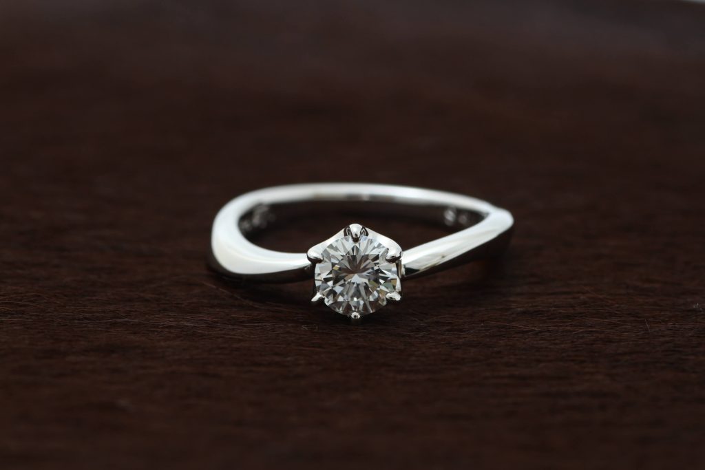 継承されたダイヤモンドを婚約指輪へリフォーム