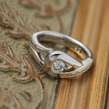 ダイヤモンドの婚約指輪リフォーム　