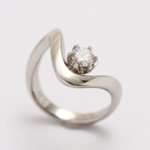 立爪ダイヤモンドの指輪　リフォーム