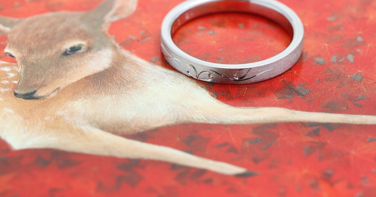オーダーメイド　プラチナの結婚指輪　和彫り