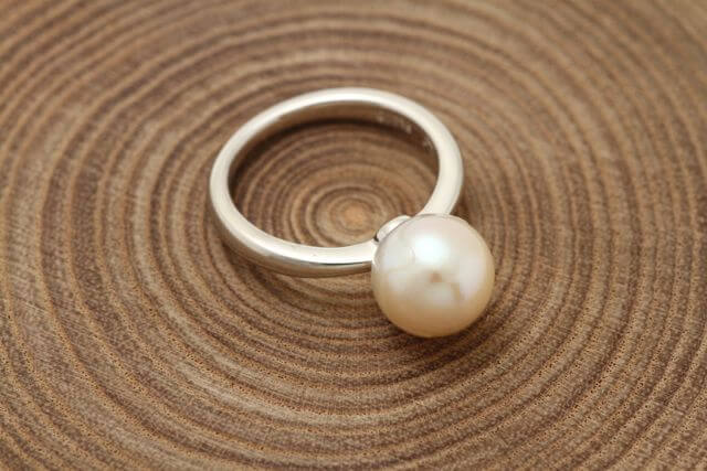 真珠の指輪