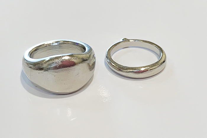 写真：制作途中のオーダー結婚指輪。素材はプラチナ