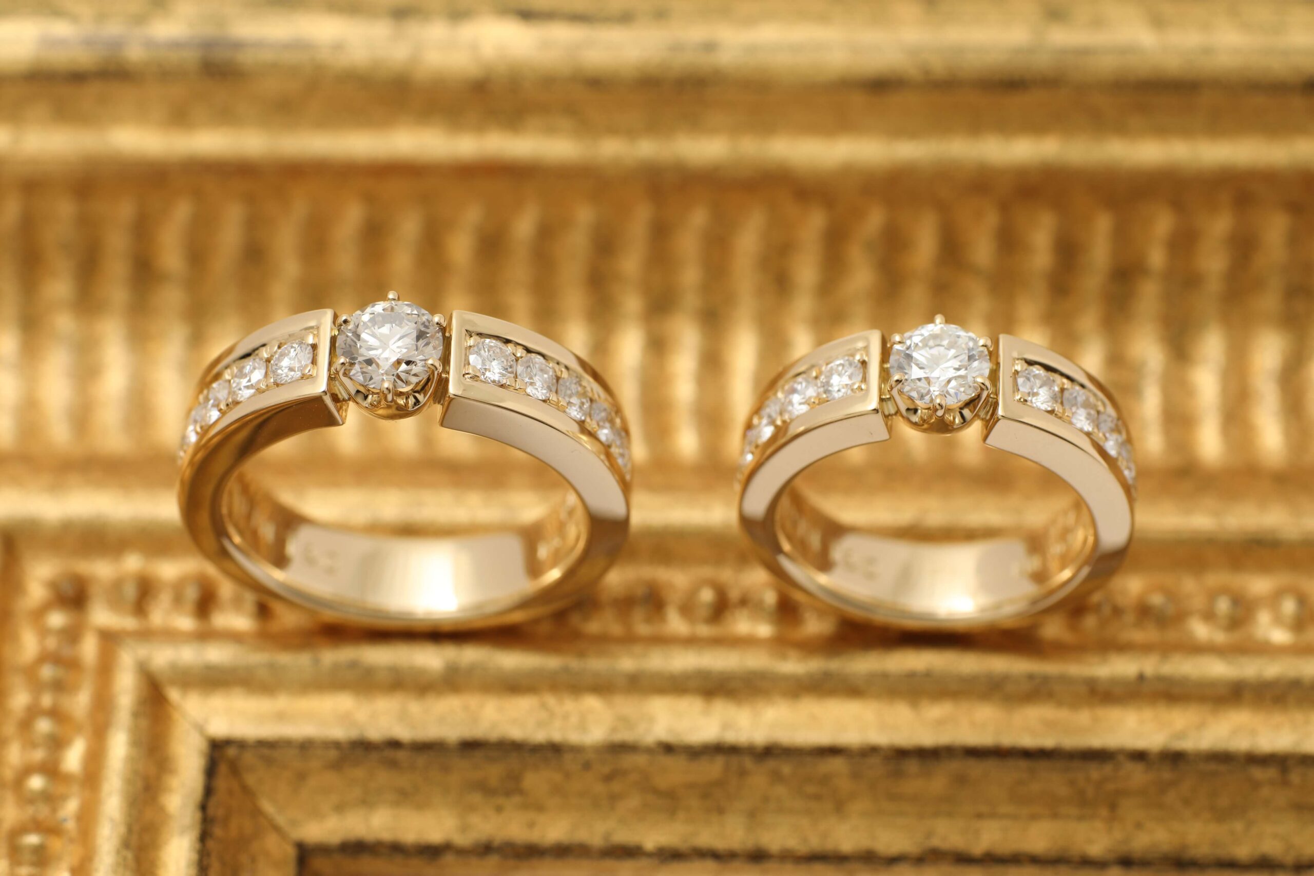 ジュエリーリフォームアフター画像：ご結婚10周年のダイヤモンドのペアリングをお仕立てしました！