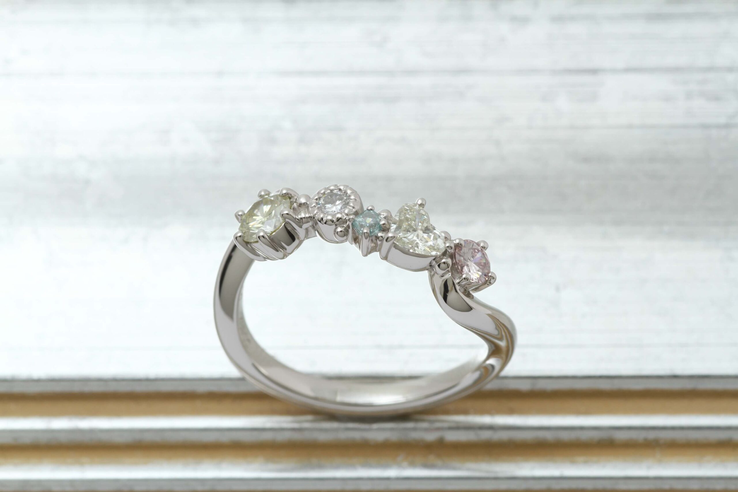 オーダージュエリーアフター：カラフルなオリジナル感高いカラーダイヤモンドの指輪が完成です。