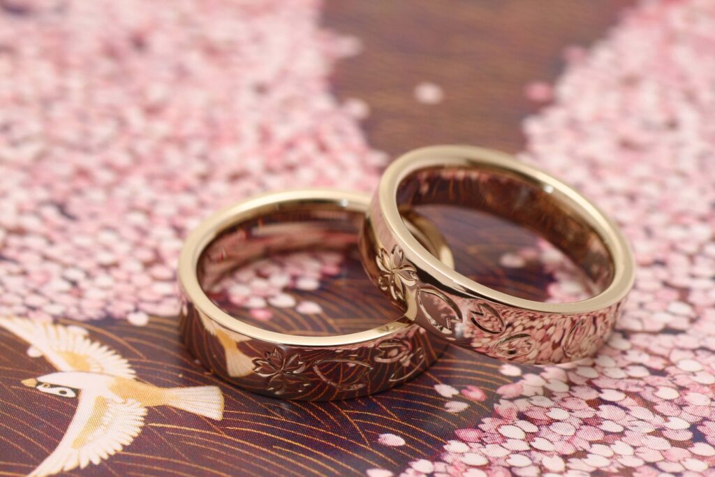 桜の和彫が入った結婚指輪