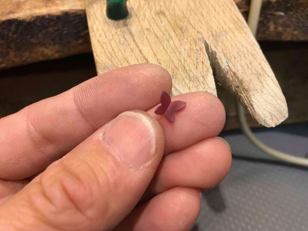 オーダーバングルの蝶々のパーツ