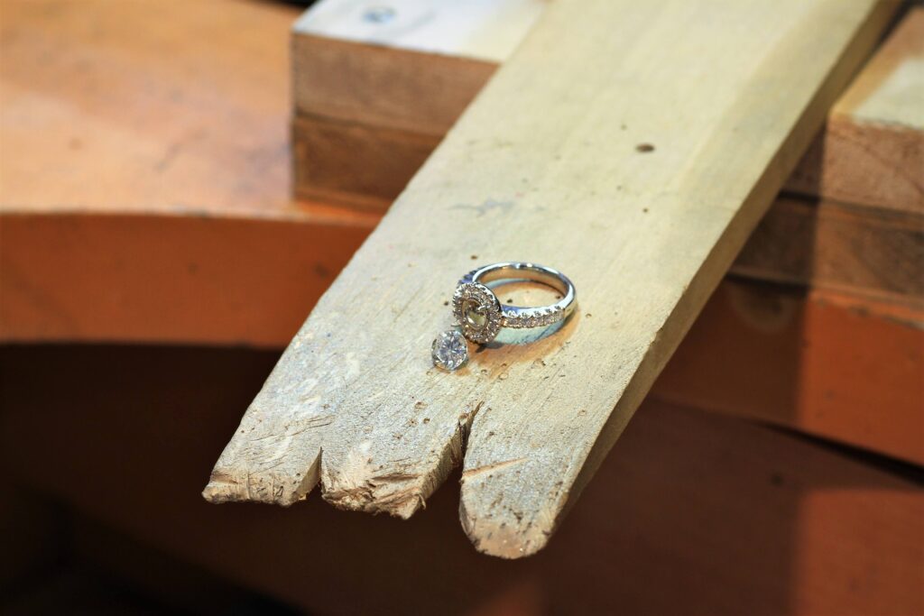 内山信二さんの婚約指輪。ダイヤモンドセッティング前