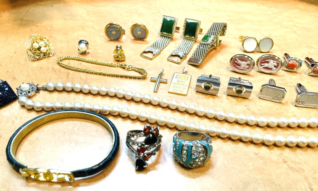 フェイクジュエリーの集合体