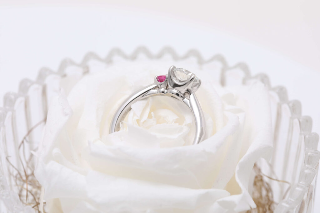 御祖母様の形見のダイヤ立爪リングを婚約指輪にお仕立て
